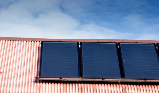 Limpieza de paneles solares en Puerto Rico